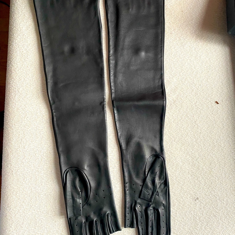 Brand New Auth Chanel Motorcycle lamb long gloves